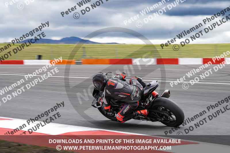 cadwell no limits trackday;cadwell park;cadwell park photographs;cadwell trackday photographs;enduro digital images;event digital images;eventdigitalimages;navarra;no limits trackdays;peter wileman photography;racing digital images;trackday digital images;trackday photos